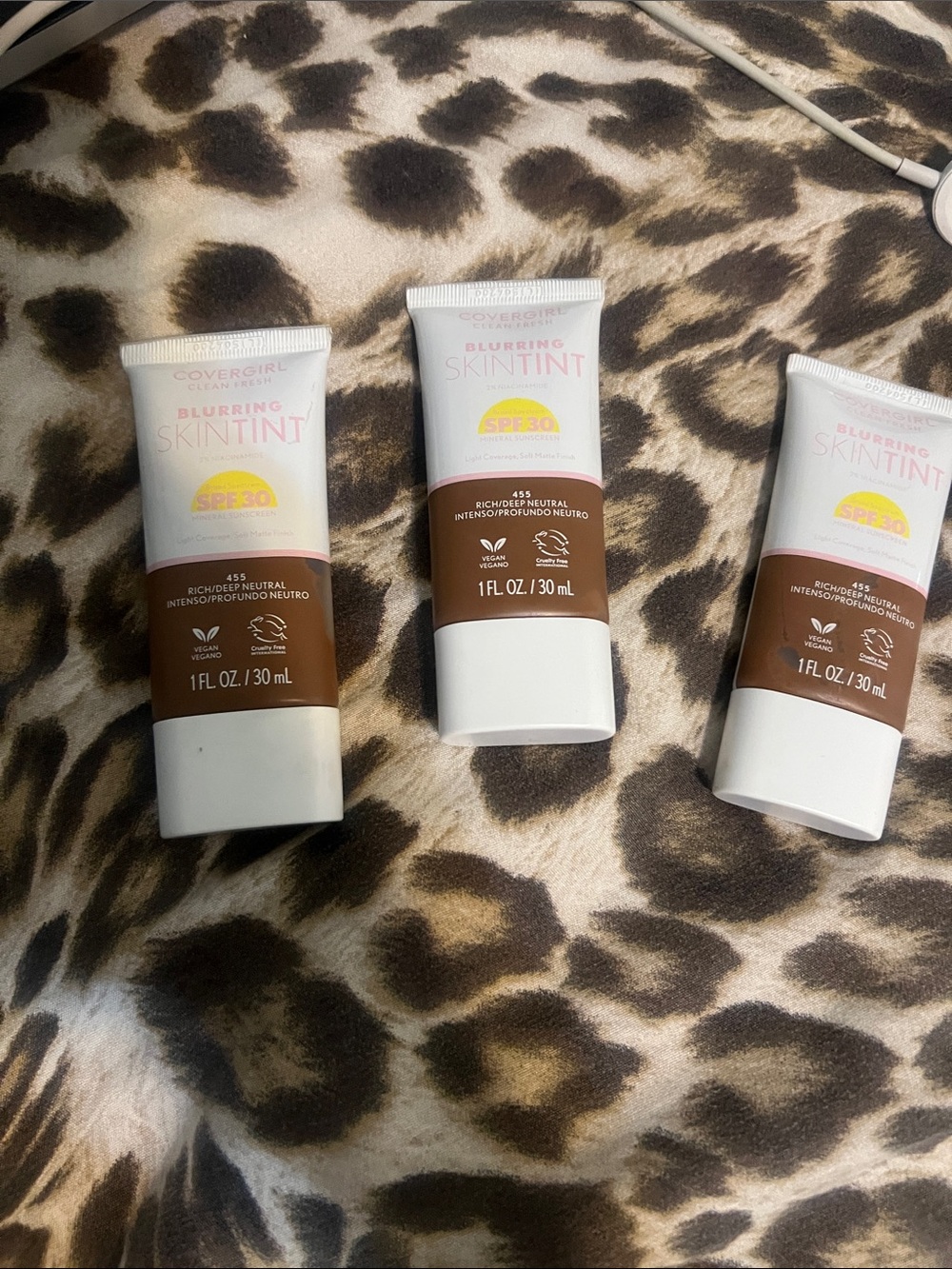 COVERGIRL Blurring Skin Tint SPF 20 - Deep Neutral (Brown & White Packaging)